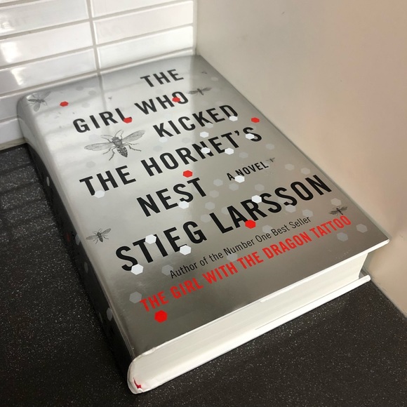 The Girl who Kicked the Hornet’s Nest (book 3) - Picture 3 of 7